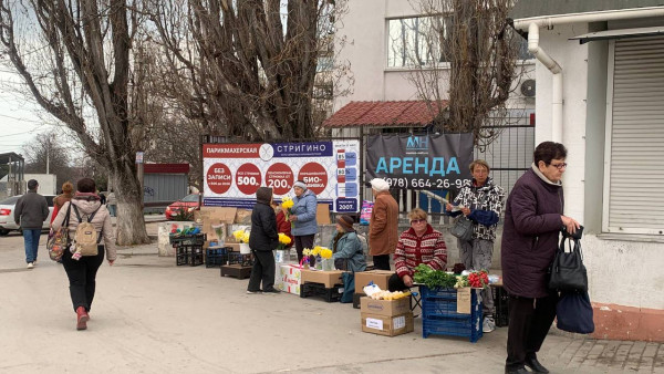 Гибридный график, две зарплаты: как живут крымчане в эпоху подработок