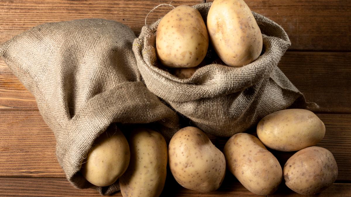 Картофель в мешке