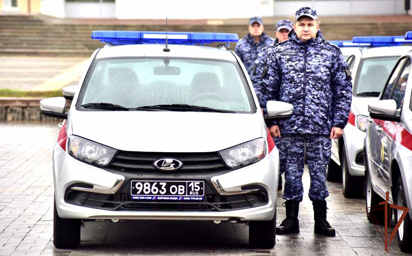 Новые служебные автомобили передали вневедомственной охране Росгвардии в Орловской области 