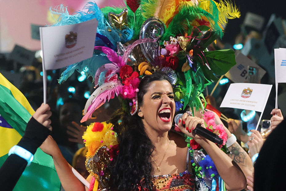 Таис Надер (Бразилия) выступает на международном музыкальном конкурсе «Интервидение» 2025