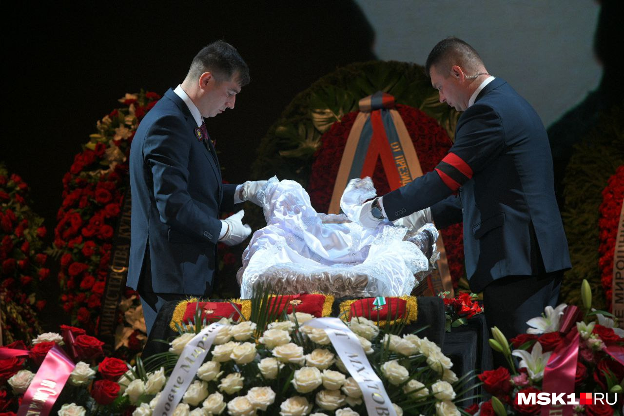 Прощание с ириной. Фото Мирошниченко в гробу.