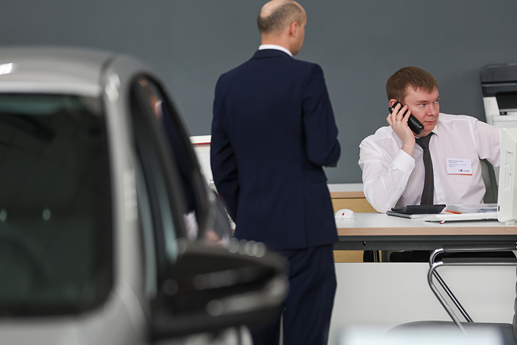 «Никто из трезвомыслящих людей не будет покупать машину, если она подорожает резко, радикально»