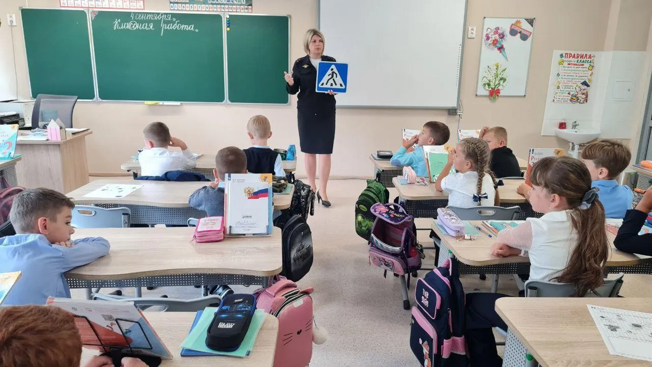 Шаховская гимназия 9б. Гимназия в шаховской. Шаховская гимназия фото. Шаховская гимназия. Шаховская гимназия.