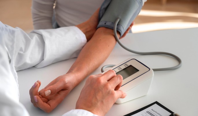 Доктор Мясников назвал самые эффективные и безопасные лекарства от высокого давления