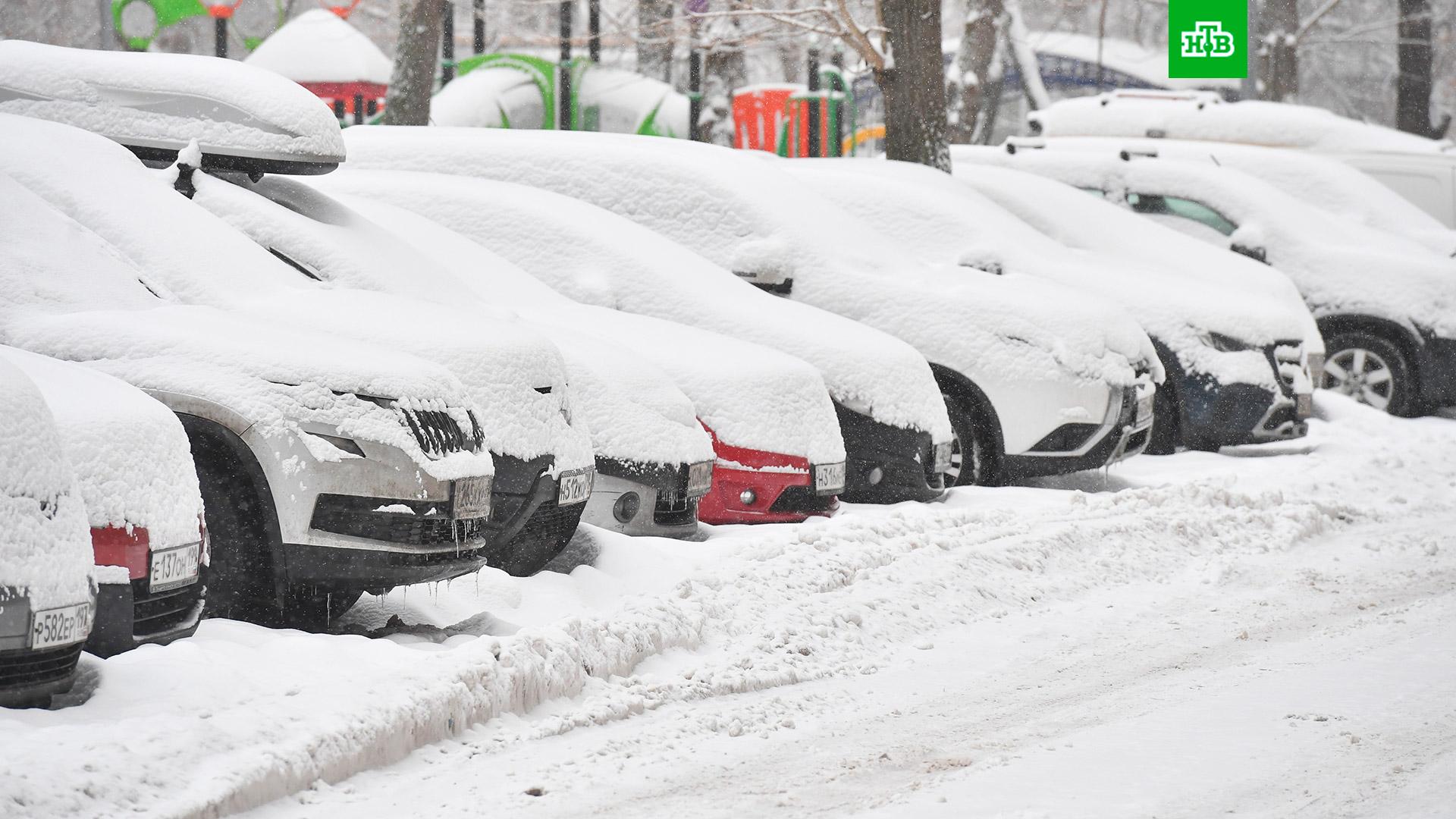 Есть ли сейчас снег в москве. Сугробы в москве 2022. Есть ли сейчас снег в москве. Много снега в москве. Снегопад в москве 13 февраля 2021.