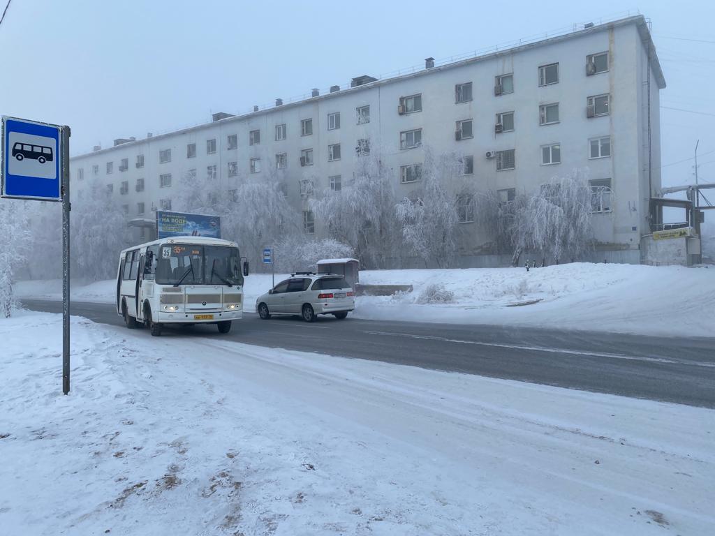 Погода якутск 15. Автобусы Якутск. Якутский автобус. Погода в Якутске. Якутск автобус зима.