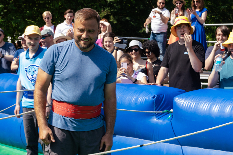 Матч деканов в турнире «Большем чем кикер» на ITMO Family Day. Фото: «Мегабайт Медиа» 