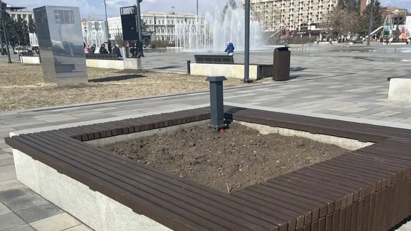 Благовещенск хорошеет к лету: в городе приводят в порядок скамейки и улицы - gtrkamur.ru