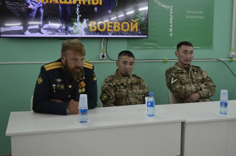 Встреча экипажа танка "Алеша" со студентами агропромышленного колледжа Евгения Микушина, ИА UssurMedia