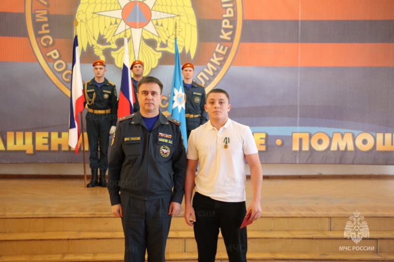 В День добровольца прошло торжественное награждение в стенах Главного управления МЧС России по Республике Крым
