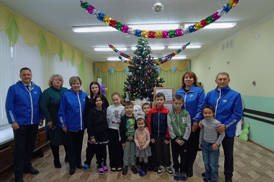 Депутат Ольга Петрова поздравила с новогодними праздниками воспитанников детского реабилитационного центра  Новочебоксарска