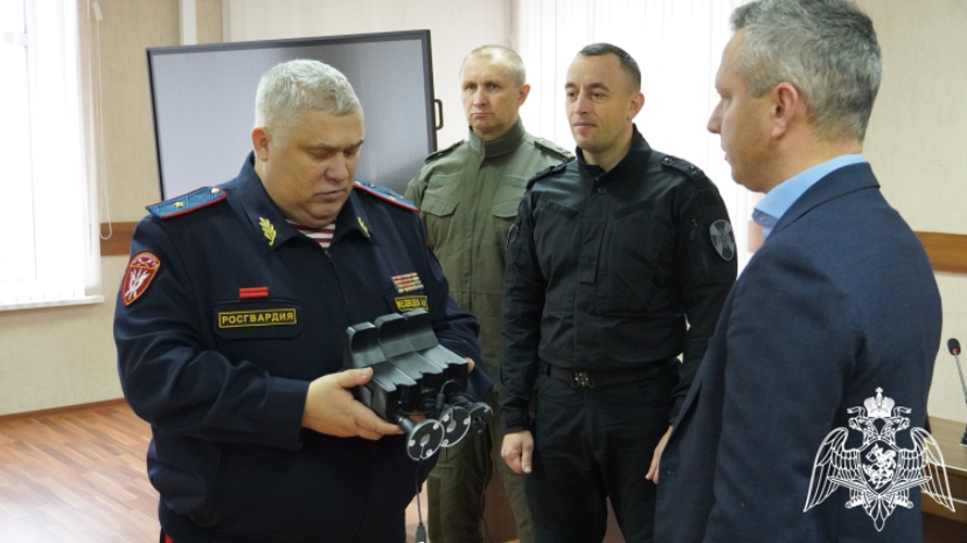 Сотрудники налоговой службы передали технические средства в региональное Управление Росгвардии 