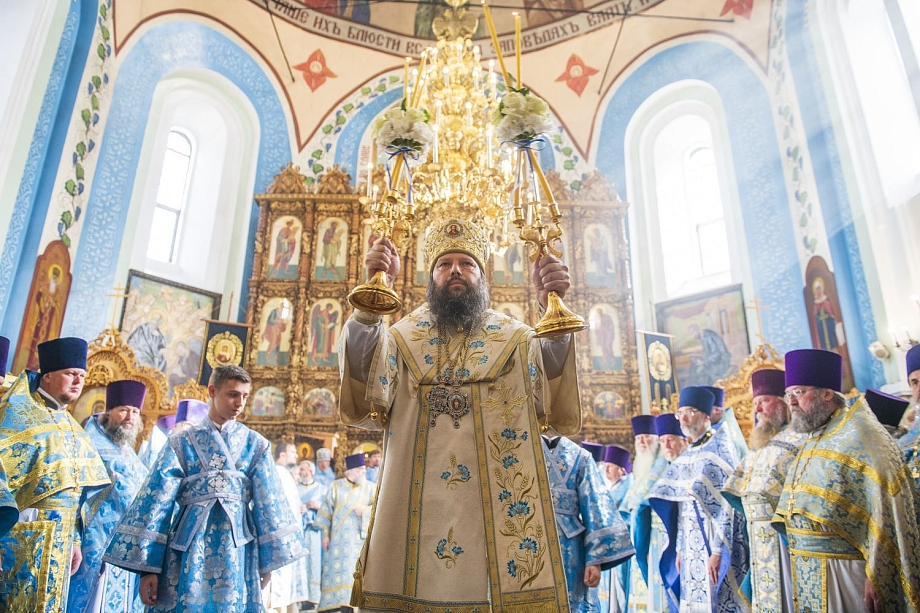 Фото: в Челнах прошла первая большая литургия новой епархии 