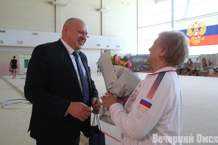 Сергей Шелест поздравил с 8 марта заслуженного тренера по художественной гимнастике Веру Штельбаумс