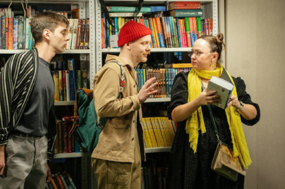 Актёры из Москвы привезли на Камчатку детский спектакль о книгах и библиотеке. Фото: kamgov.ru. Фотография 7