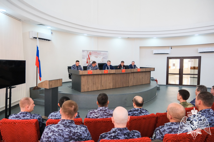 В Астрахани на заслуженный отдых проводили начальника регионального управления Росгвардии Андрея Кука