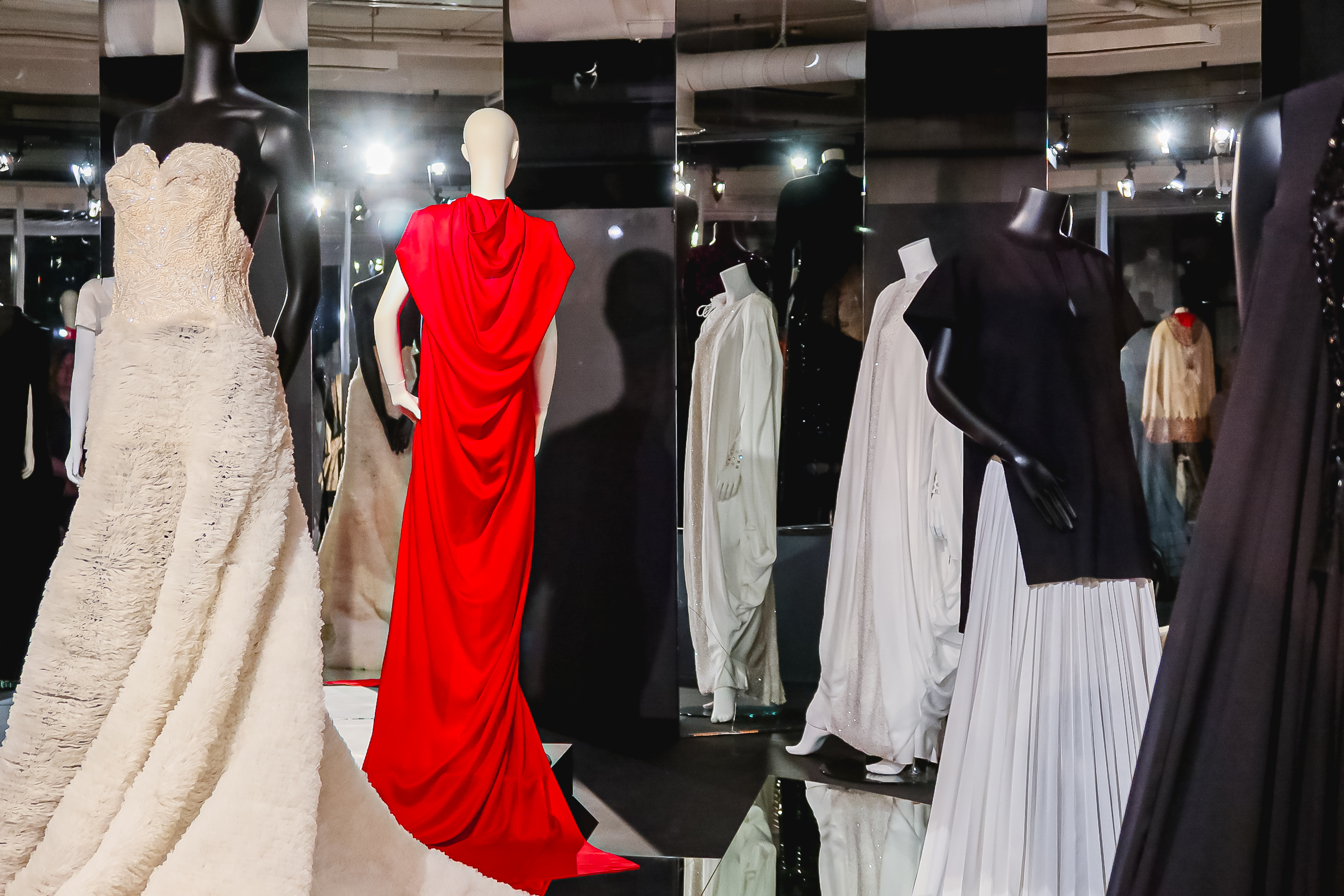 Эрмитаж показывает наследие петербургских модельеров от Меликовой до Бухинника18