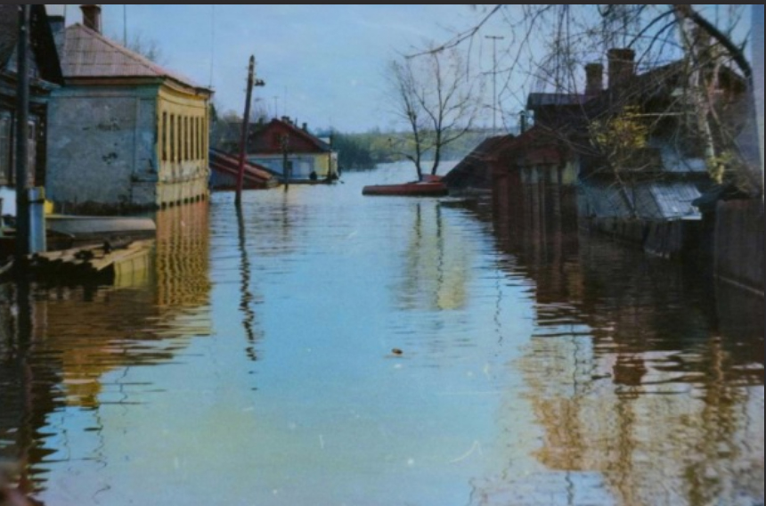 Разлив оки 2024 в калуге. Алексин разлив Оки. Разлив Оки в Калуге. Калуга 1970 год наводнение. Самый большой разлив Оки в Калуге.