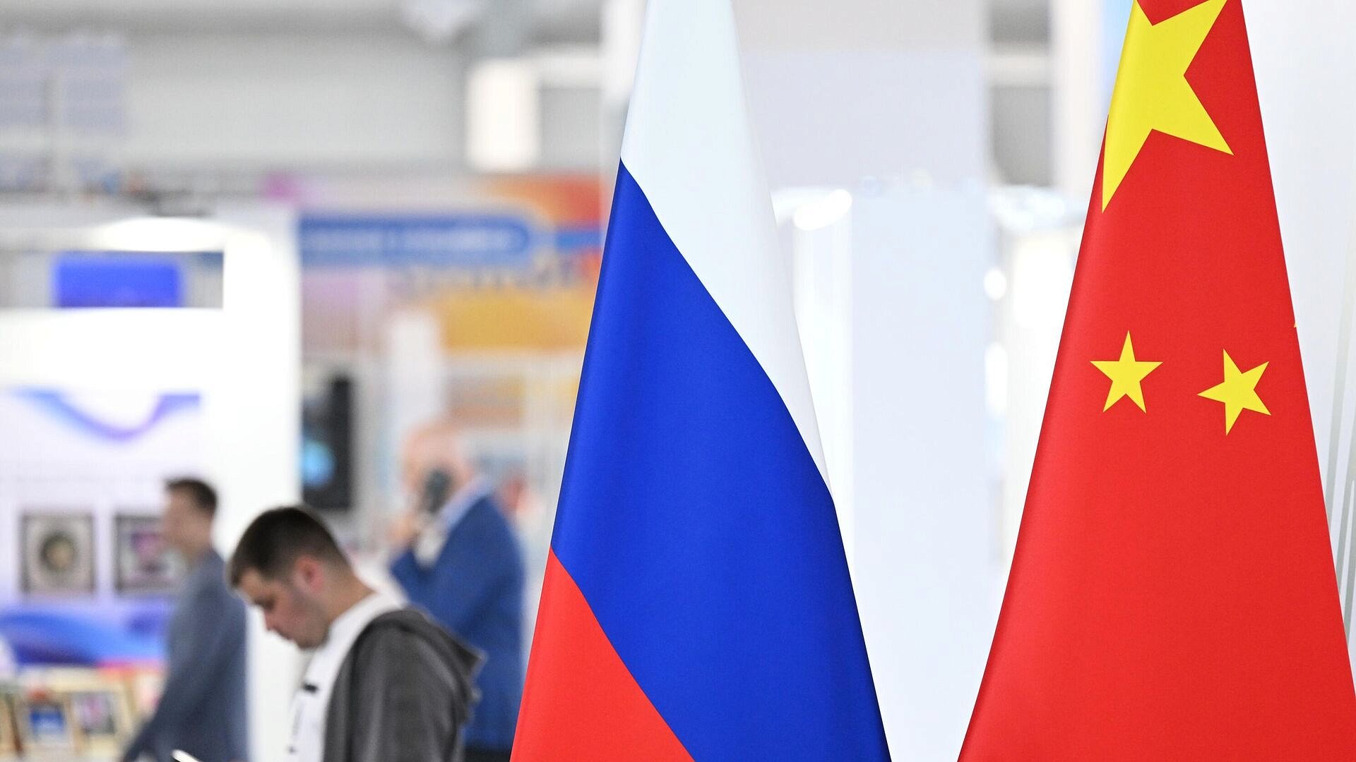 Ушаков оценил объем товарооборота России и Китая