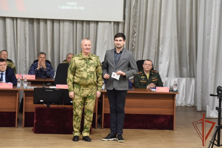 Командующий Сибирским округом Росгвардии вручил ведомственные награды журналистам Томской области (видео)