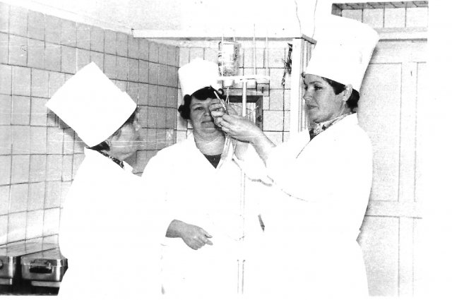 Светлана Пилипенко (крайняя справа) полвека проработала медсестрой в краевой туберкулезной больнице №12 в Барнауле. 