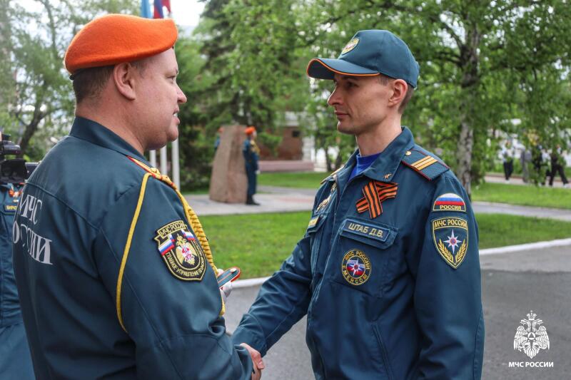 Сотрудники МЧС Омской области получили награды в День Победы