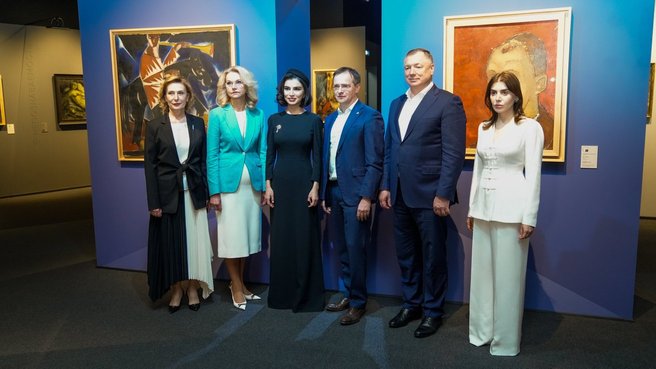 Татьяна Голикова и помощник Президента Республики Узбекистан Саида Мирзиёева открыли выставку «Свет между мирами»