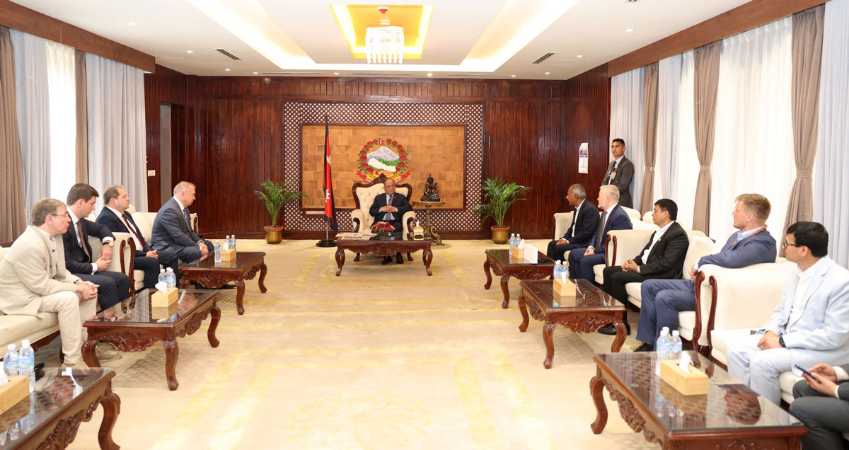 рабочая встреча с премьер-министром Непала Пушпой Камалом Дахалом