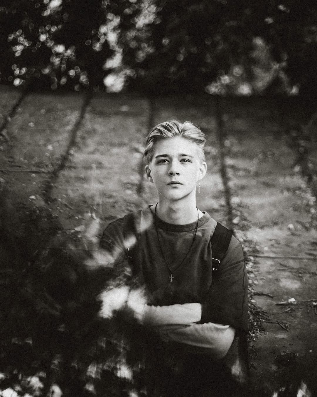 Роспись храмов, мечты о карьере музыканта и любовь к уединению: Что мы знаем об Олеге Савостюке