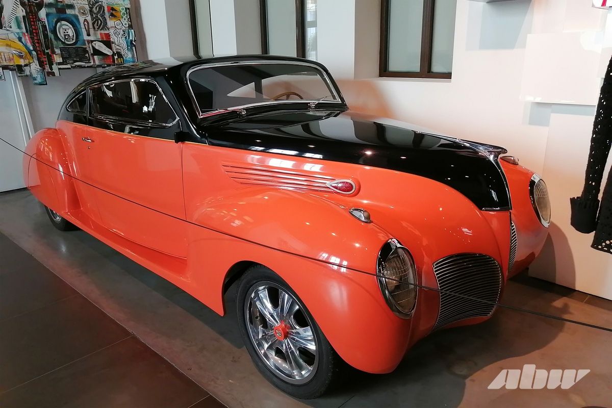 Стиль, мода и ретроавтомобили музея в испанской Малаге: часть вторая