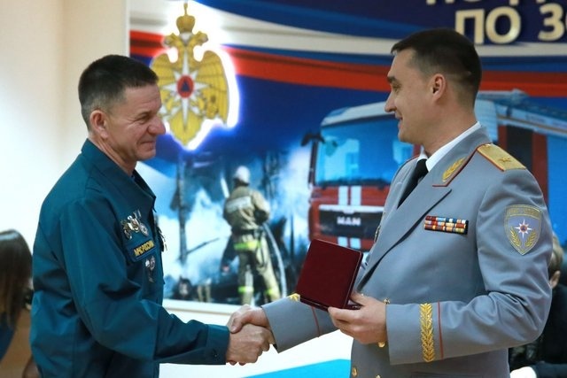 Камчатских спасателей поздравили с профессиональным праздником - Днем спасателя Российской Федерации