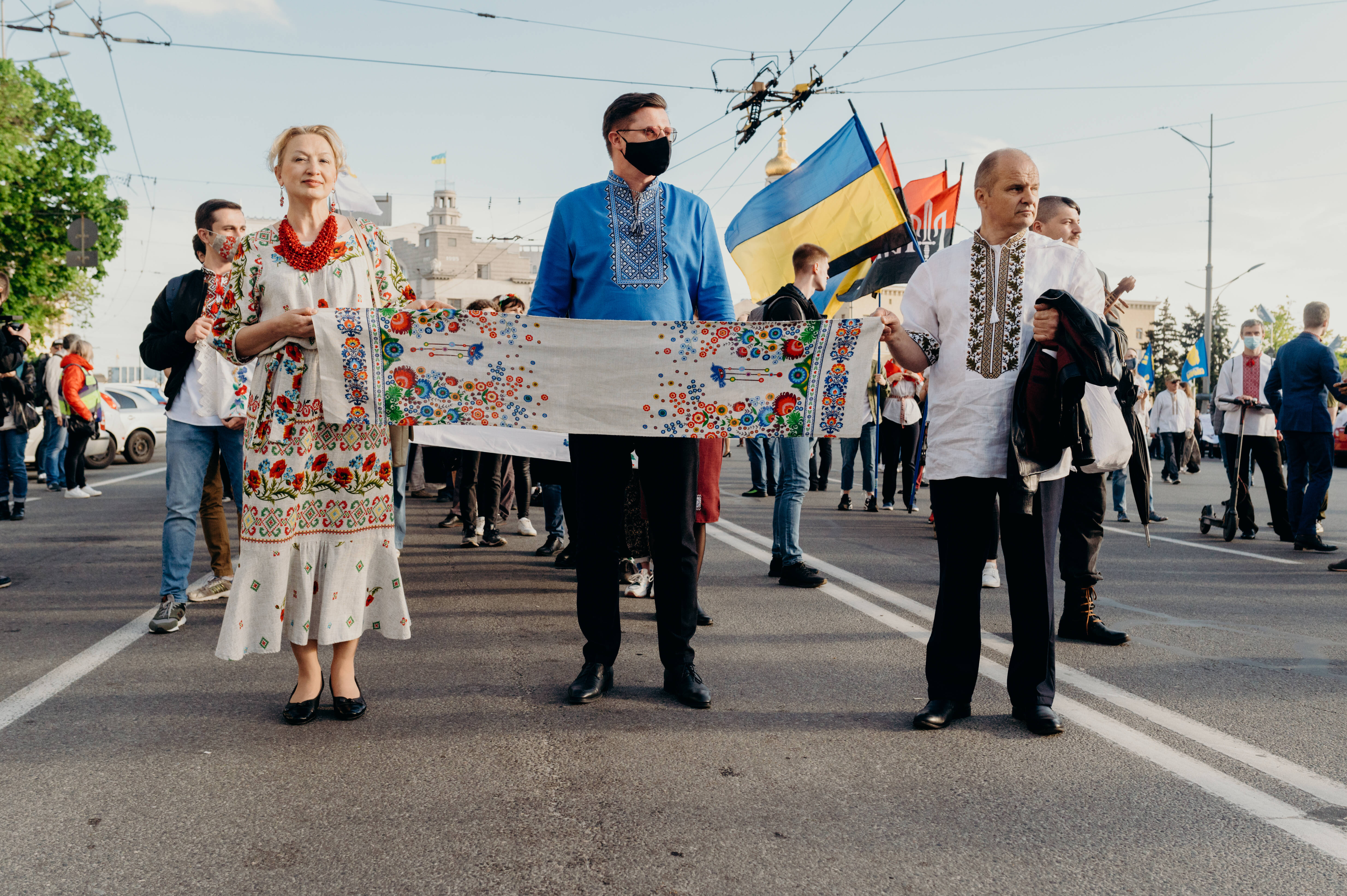 Украинцы устроили. Украинцы европейцы. Украинские женщины. Украинские беженцы в Бельгии. Люди на улице.
