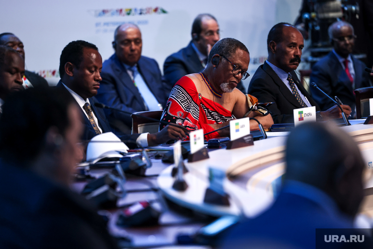 Пленарная сессия саммита 