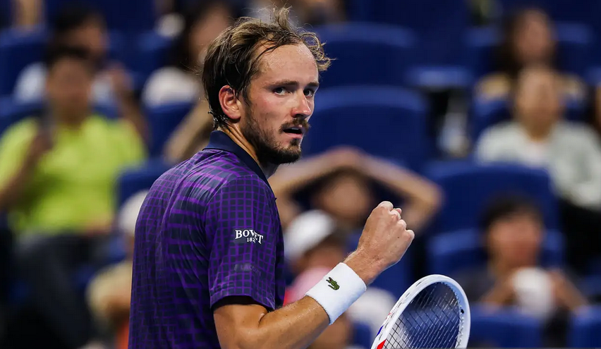 Даниил Медведев проходит дальше на 