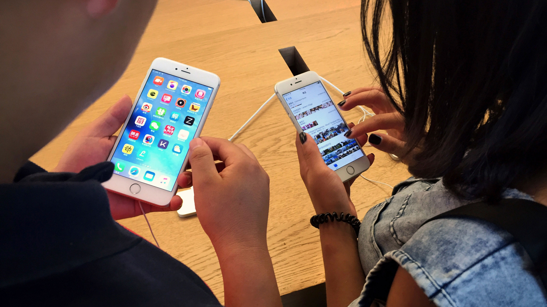 Нормально ли работают айфоны. Аккумуляторы айфонов сравнение. Южная корея iphone 10. Сколько лет айфону 5. Herf c fajyjv.