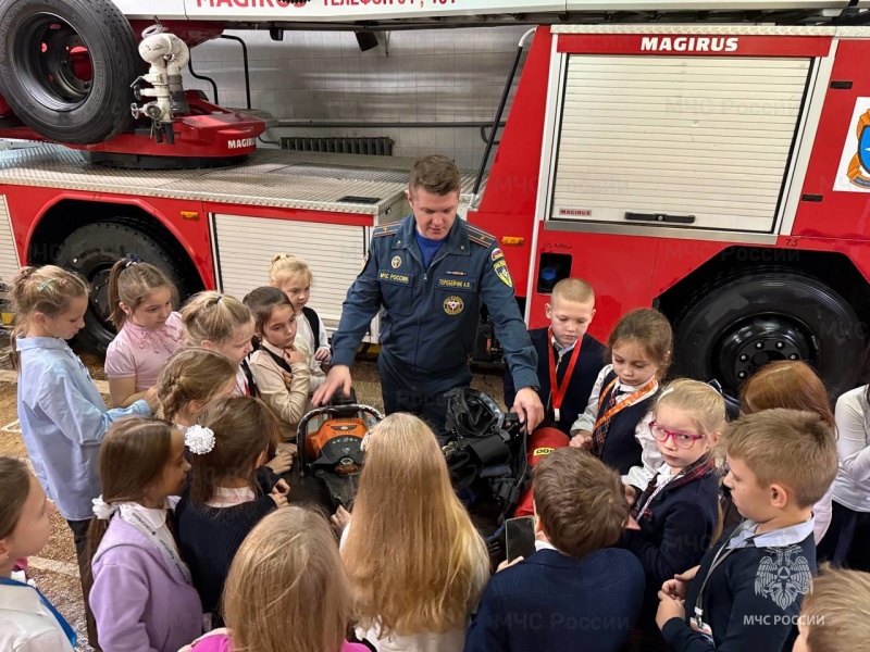 В 50-й пожарно-спасательной части прошел открытый урок безопасности для школьников