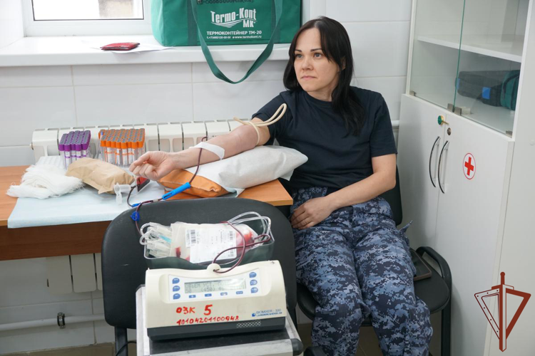 В Ульяновске росгвардейцы пополнили банк донорской крови на 15 литров (видео)