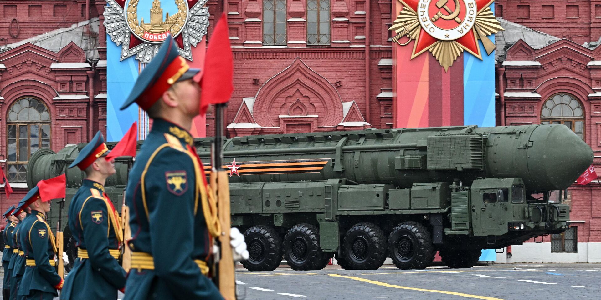Автономная пусковая установка ПГРК Ярс на военном параде на Красной площади в честь 79-летия Победы в Великой Отечественной войне - ИноСМИ, 1920, 07.05.2025