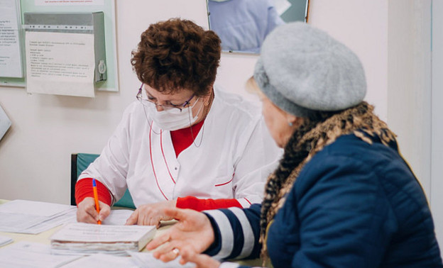 В Пинюг привезли нового фельдшера