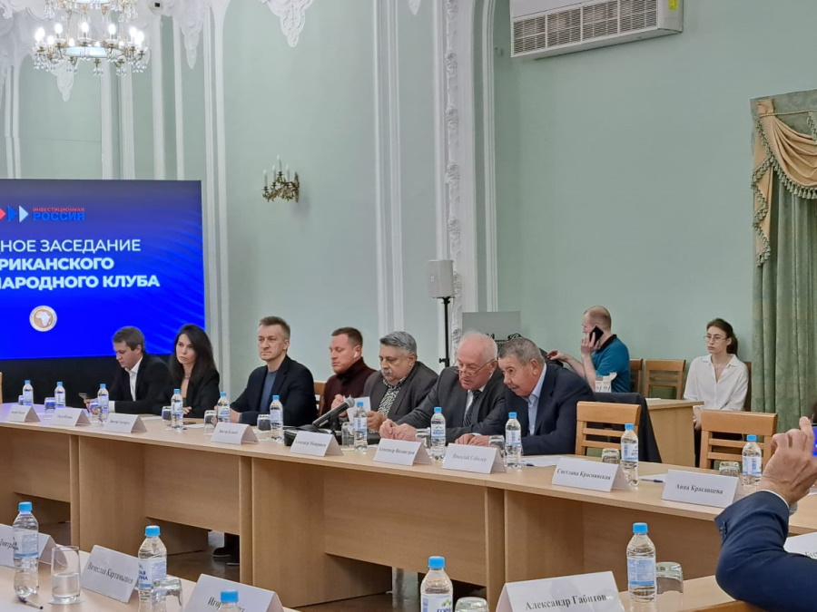 Торгово промышленная палата петербурга. Торгово-Промышленная палата Смоленск. Смоленской торгово-промышленной палатой. Смоленская ТПП Дмитрий. Директор фонда развития промышленности Тверской области.