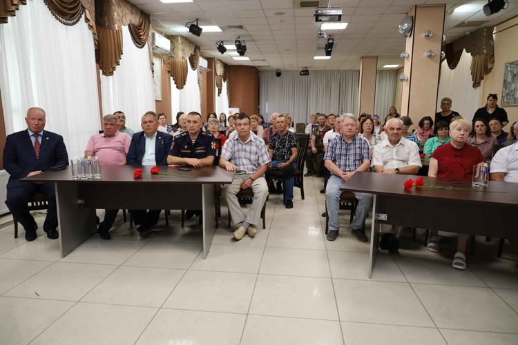 В Татарстане заместитель начальника территориального Управления Росгвардии принял участие в презентации книги про Героя России генерал-полковника Игоря Груднова