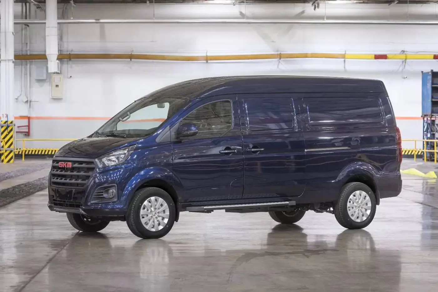 АвтоВАЗ начал поставки новых коммерческих автомобилей SKM M7