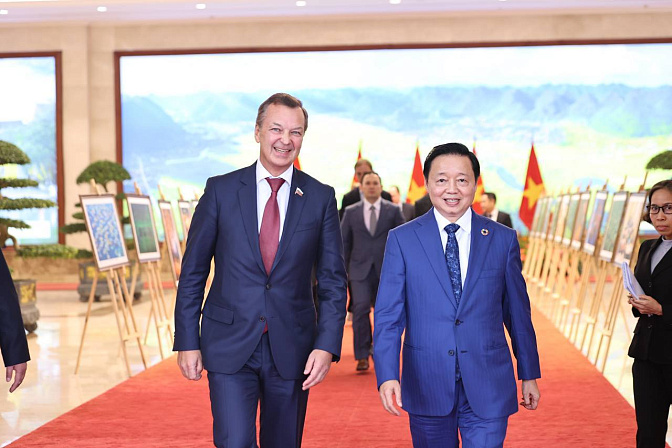 первый заместитель председателя сфандрей яцкин встретился с заместителем премьер-министра социалистической республики вьетнам чан хонг ха