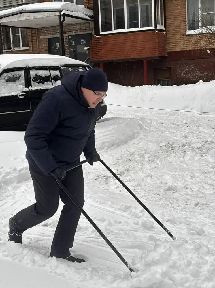 Калужский министр принял «лопаточную эстафету»