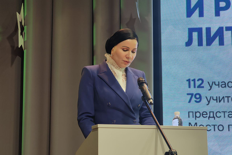 «Многоязычие — уникальность и сила нашей страны, и мы обязаны сберечь это главное достояние государства», — заметила директор Федерального института родных языков народов РФ Эсет Бокова