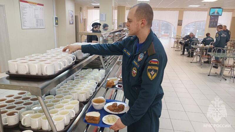 Качественное питание, современная экипировка и бесперебойное обеспечение топливом – основа боеготовности МЧС России