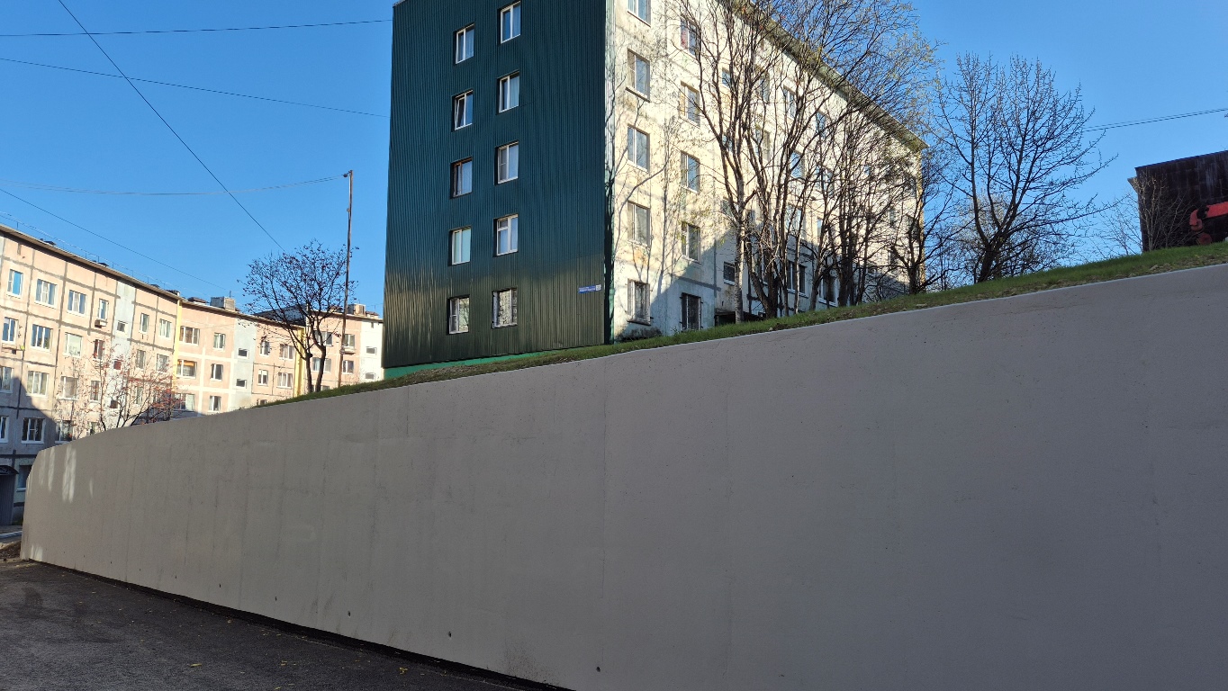 Глава города Евгений Беляев: В рамках программы развития «Город 20/30» выполнен ремонт подпорной стены