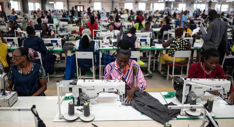 Фабрика по производству одежды в Гане.