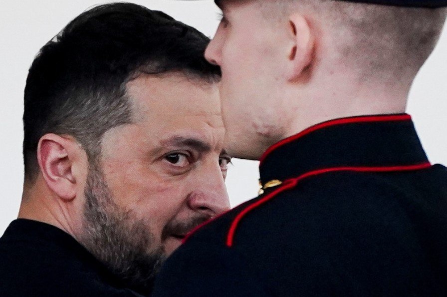 Кого убьют первым: Зеленского или Трампа - Европа и глубинное государство встали на сторону просроченного 