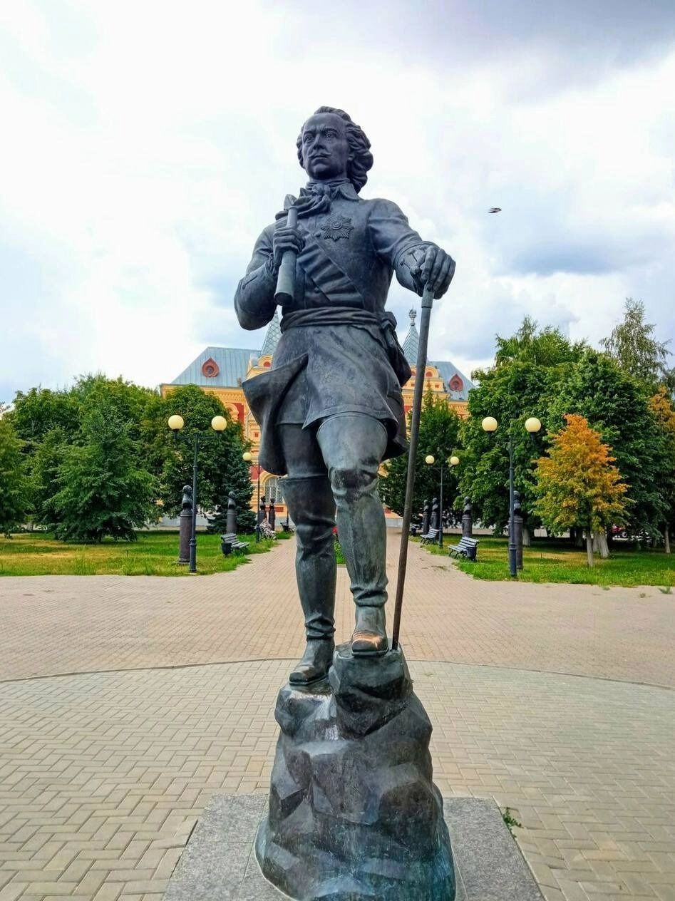 памятник Петру в Камышине